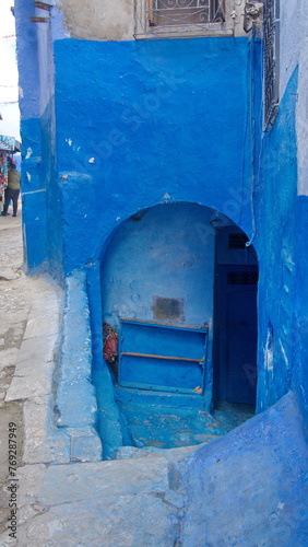Arched entrance in an alley in the medina in Chefchaouen, Morocco © Angela