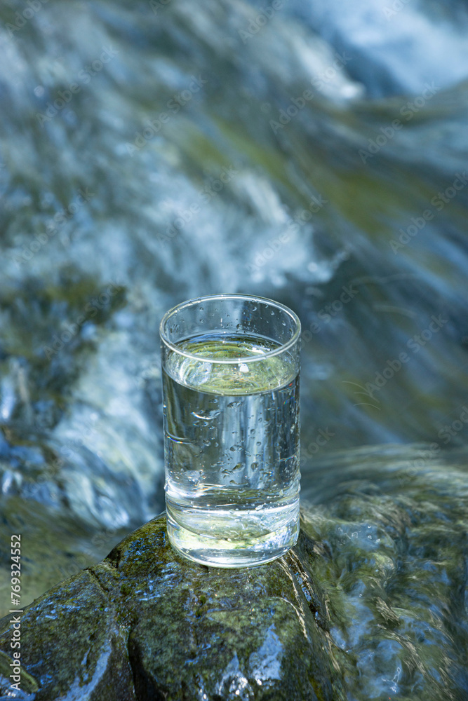 グラスの中の天然水 グラスの中の天然水