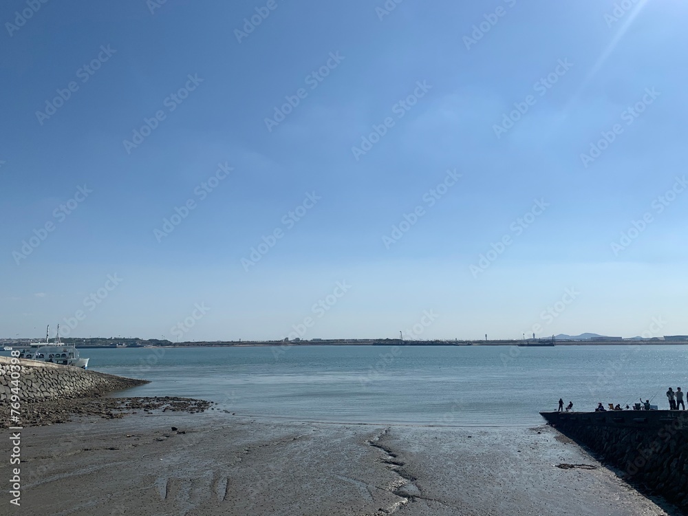 Fototapeta premium 한국 넓은 하늘과 바다