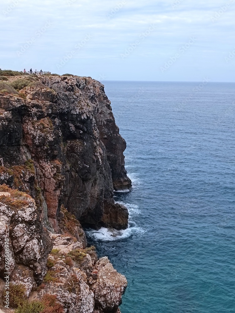 Fototapeta premium rochedo sobre o mar