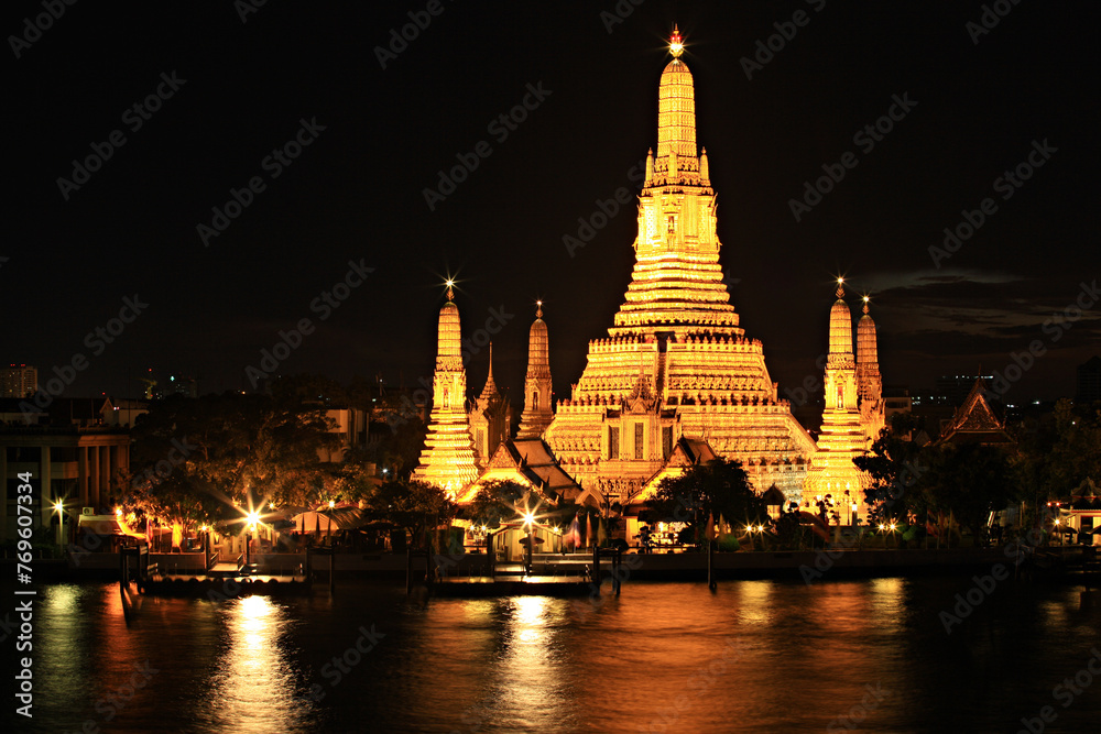 Wat Arun Ratchawararam Ratchawaramahawihan or wat arun is a buddhist temple (wat) destination in Bangkok, Thailand 