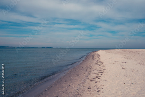 Fototapeta Naklejka Na Ścianę i Meble -  beach and sea with beautiful clouds