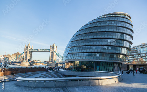 Obraz na płótnie City Hall London and Tower Bridge. View of tower bridge with city hall in the foreground w salonie