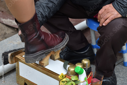Shoeshiner in Istanbul, Turkey photo