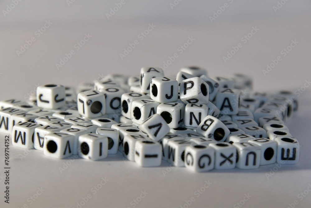 the letters'i know,'written on the beads are white and have black