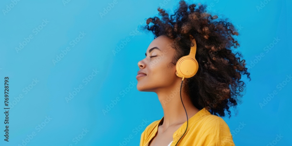 A woman using wireless headphones to listen to music. 