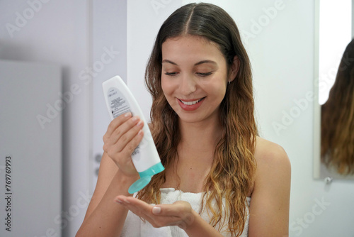 Tableau sur toile Anti-frizz leave-in conditioner
