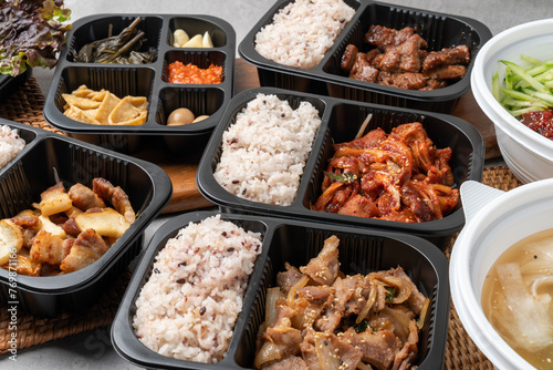Korean food, kimchi, stew, lunch box, stir-fried pork, pork, bulgogi, side dishes, tofu, pork belly, lettuce, ribs, cold noodles, quail eggs, perilla leaves, rice, garlic, cucumber