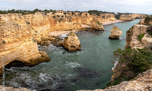 Algarve, Portugal : Rocky ocean coast