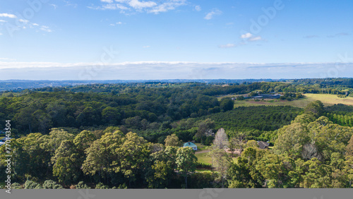 オーストラリアの田舎町・Lismore付近の綺麗な青空と森林