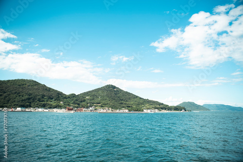 香川県高松市の沖の「女木島」
