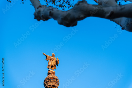 Kolumbus Säule am Ende der Ramblas, Christopher Kolumbus zeigt in Richtung der Neuen Welt, Barcelona, Spanien photo