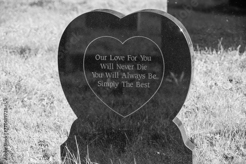 Fromme Wünsche für den Weg eines Verstorbenen auf einem Grabstein in St. Ives