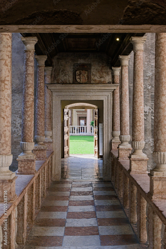 Corridoio colonnato