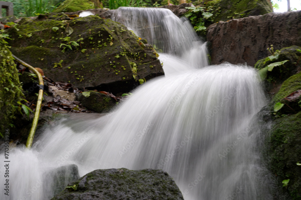 Obraz premium The path of the water springs flowing into the lake