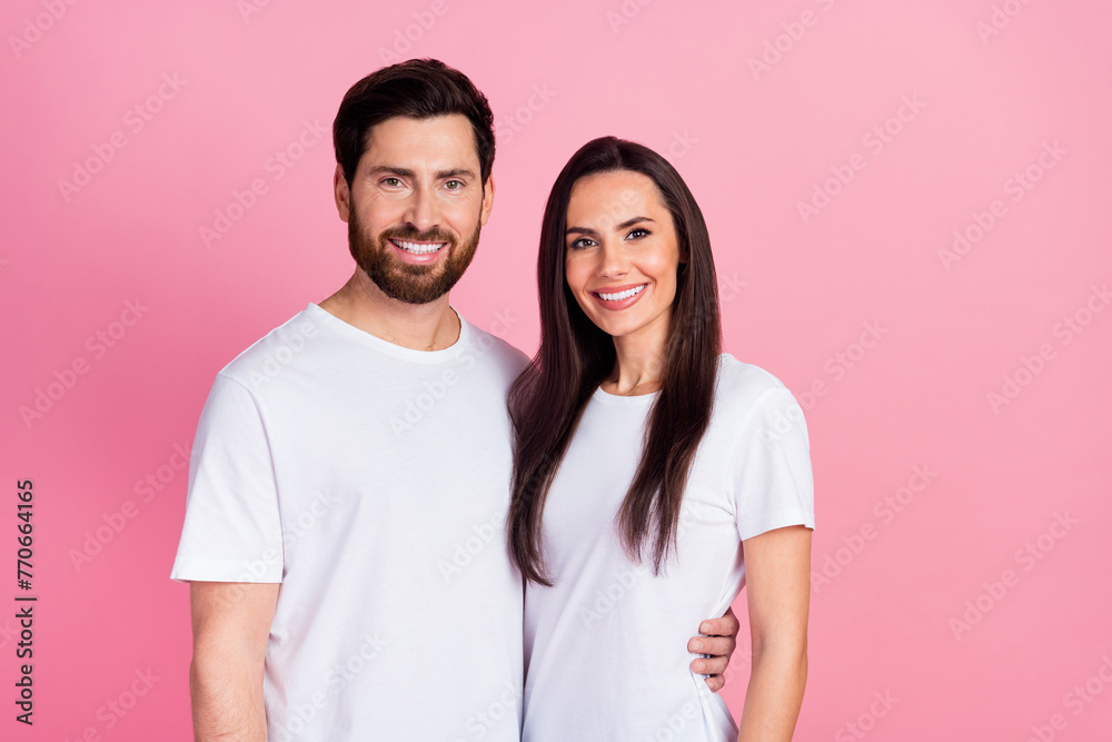 Photo portrait of nice young couple hugging toothy smile dressed stylish white outfit isolated on pink color background Photo portrait of nice young couple hugging toothy smile dressed stylish white outfit isolated on pink color background