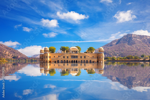 Obraz na płótnie Jal Mahal, water palace in the Man Sagar Lake, Amer, Jaipur, Rajasthan, India w salonie