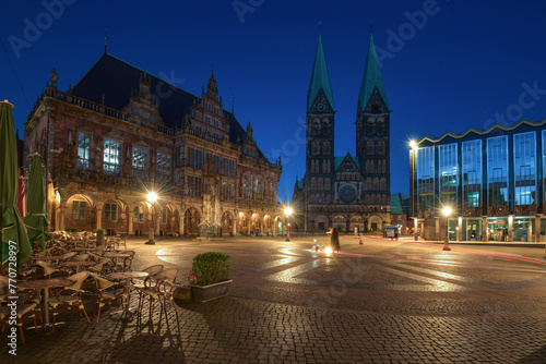 Marktplatz in Bremen am Abend mit St. Petri Dom photo
