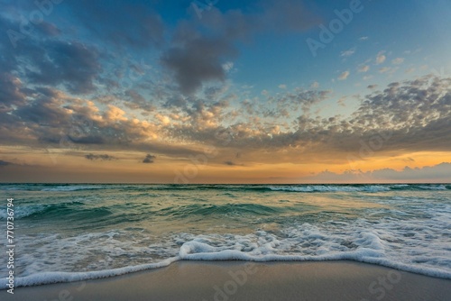 Sun setting over the horizon of an ocean expanse, Destin, Florida © Wirestock
