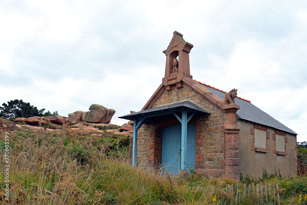 Kapelle am Leuchtturm von Ploumanach, Granit Rose, Bretagne