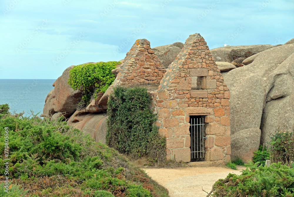 Kapelle am Leuchtturm von Ploumanach, Granit Rose, Bretagne