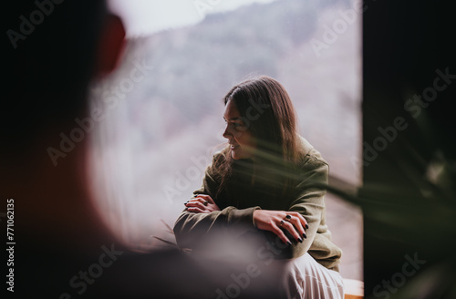 Obraz na plátne A close-knit scene of friends engaging in a heartfelt conversation at home with a warm and welcoming atmosphere