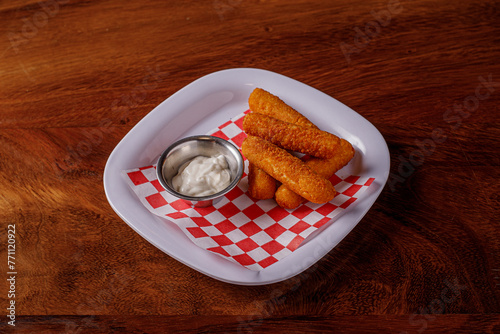 dedos de queso con aderezo ranchero