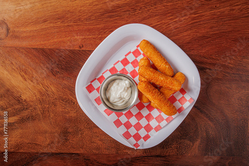 dedos de queso con aderezo ranchero