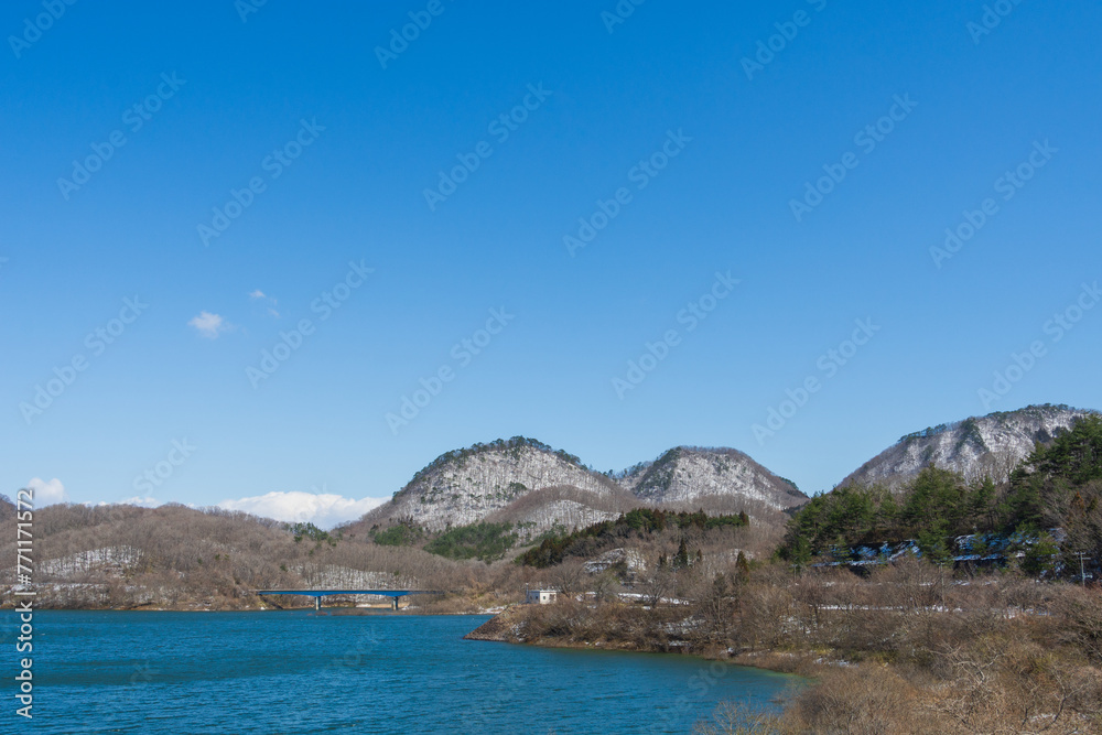 Fototapeta premium なごりの雪 宮城県 南川ダム 七ツ森湖 