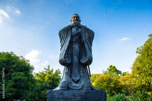 The statue of Confucius in China is located in urban parks, and Confucius created the Confucianism