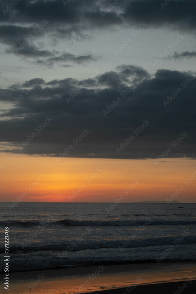 atardecer en la playa atardecer en la playa