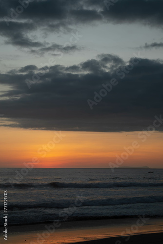 atardecer en la playa 