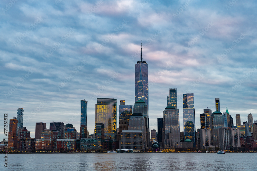 Obraz premium New York Cityscape skyline. Metropolitan city downtown. Modern city skyscraper. Skyscraper at city waterfront. Urban skyline with building. Architecture on cityscape view. Picturesque skyline