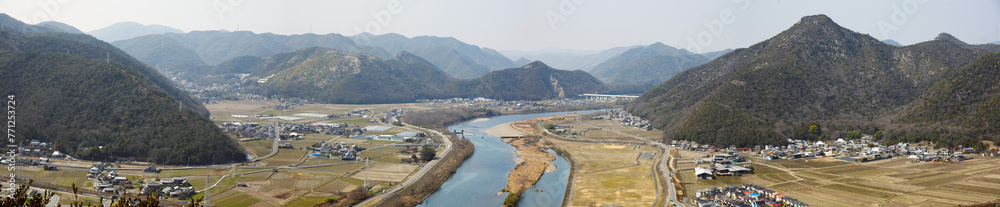 兵庫県・赤穂市城跡付近の風景、逆光の山越え撮影尼子山,後山