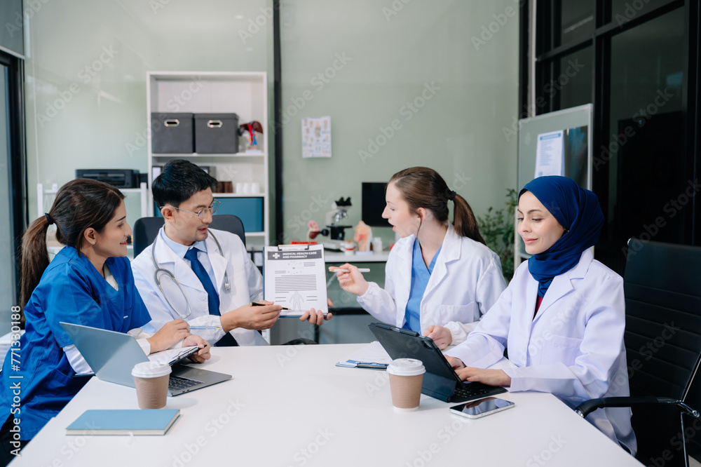 Meeting team of doctor and medical staff Consultation about the treatment of heart disease, pneumonia, gastrointestinal and stomach diseases. Meeting team of doctor and medical staff Consultation about the treatment of heart disease, pneumonia, gastrointestinal and stomach diseases.