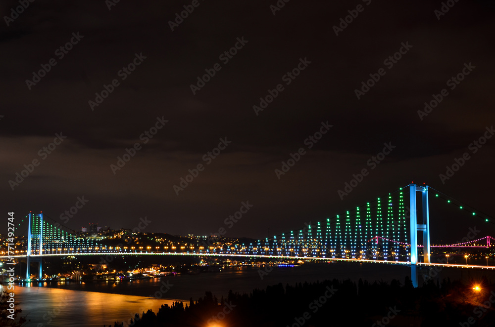 Obraz premium bridge at night on the bosphorus, istanbul
