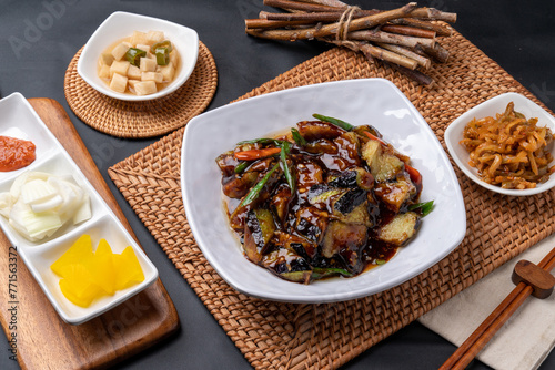 Stir-fried eggplant, Chinese food, Guobaorou, Honam, shrimp, fried food, side dish, jachai, pickled radish, onion, pepper
