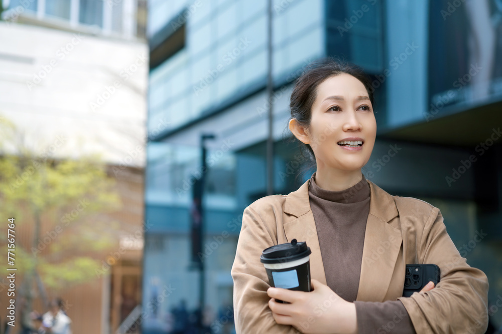 Urban Coffee Break: Professional Woman's Daily Grind Urban Coffee Break: Professional Woman's Daily Grind