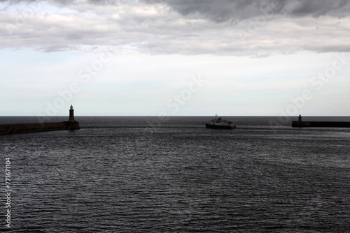View of the horizon from the pier - Tynemouth - North Shields - Northumberland - England - UK photo