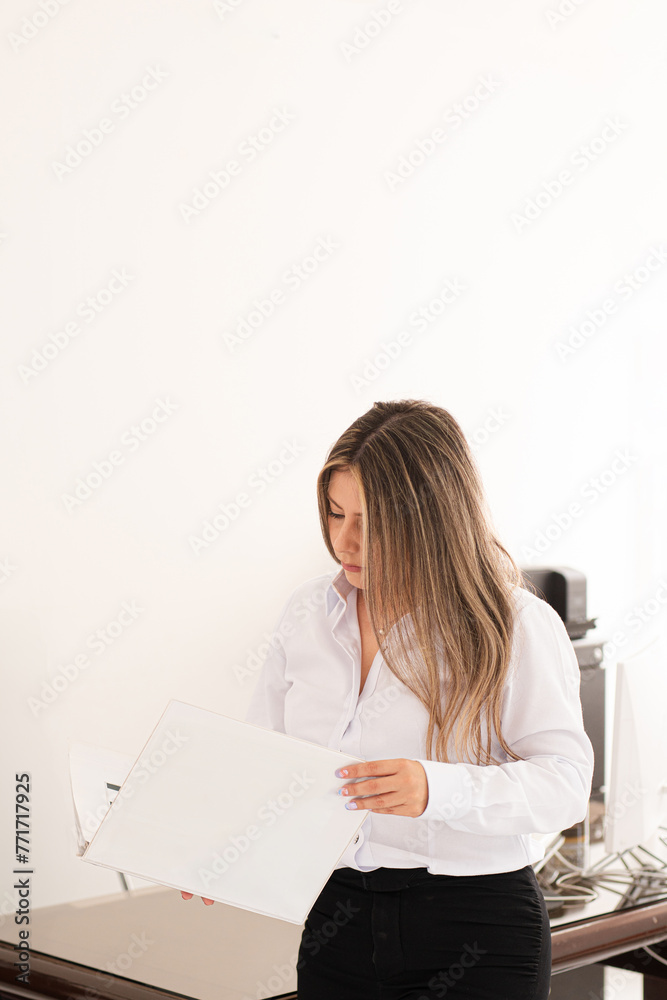 Focused Colombian woman at work. She appears focused and professional, carrying out various work-related activities. She is Colombian and has fair skin. Latin American workers. Focused Colombian woman at work. She appears focused and professional, carrying out various work-related activities. She is Colombian and has fair skin. Latin American workers.