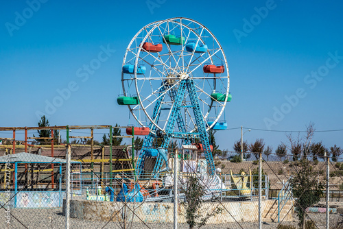 Cuadro en lienzo Abandoned funfair with ferris wheel in Isfahan Province, Iran