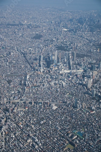 飛行機から俯瞰した東京の街並み photo