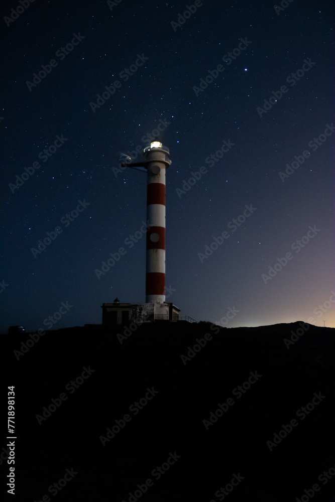 Faro del poris de Abona bajo cielo estrellado Can Mayor. Tenerife Islas Canarias. Faro del poris de Abona bajo cielo estrellado Can Mayor. Tenerife Islas Canarias.