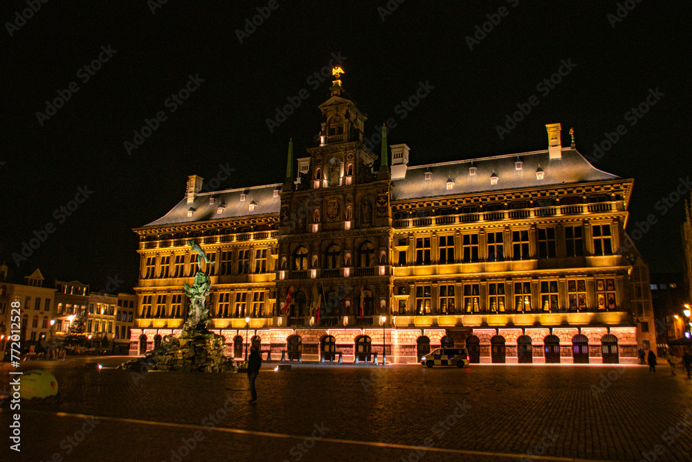 Naklejka premium night view of the city hall country