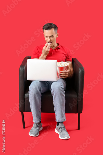 Handsome man using laptop i...