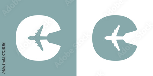 Logo travel. Letra inicial C con silueta de avión en espacio negativo para agencia de viajes