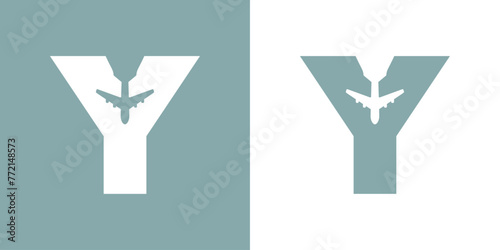 Logo travel. Letra inicial Y con silueta de avión en espacio negativo para agencia de viajes