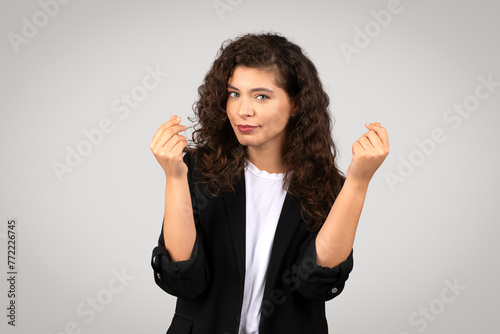 Cuadro en lienzo Confident woman snapping fingers in studio