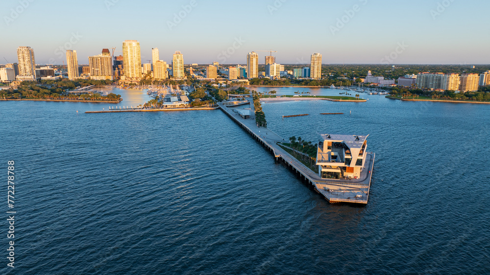 Naklejka premium Sunrise at Saint Petersburg, Florida pier with downtown skyline in the background, aerial perspective.