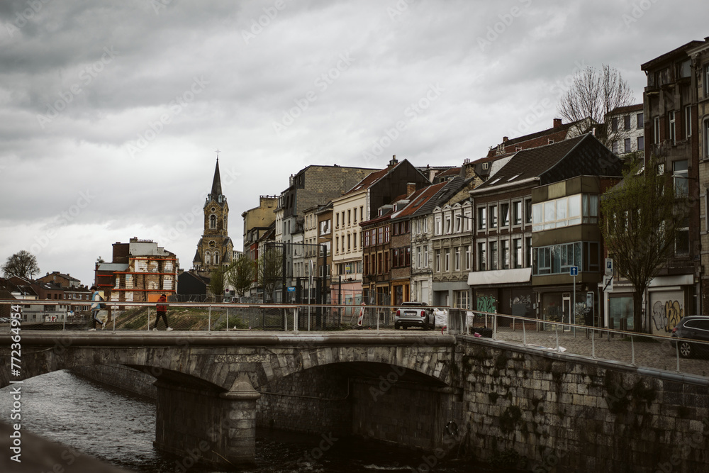 Vue vers la rue Spintay à Verviers en Belgique et pont sur la Vesdre Vue vers la rue Spintay à Verviers en Belgique et pont sur la Vesdre
